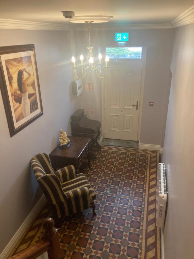 Mcnulty'S Guest House 에니스크론 외부 사진